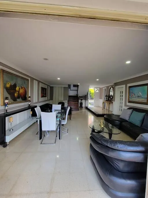 Casa En Condominio En El Poblado! Ubicacion Μεντεγίν Σπίτι διακοπών
